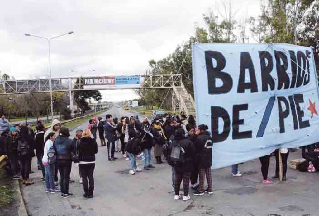 La "marcha de los curriculum" y de las ollas populares Barrios De Pie 1024x696
