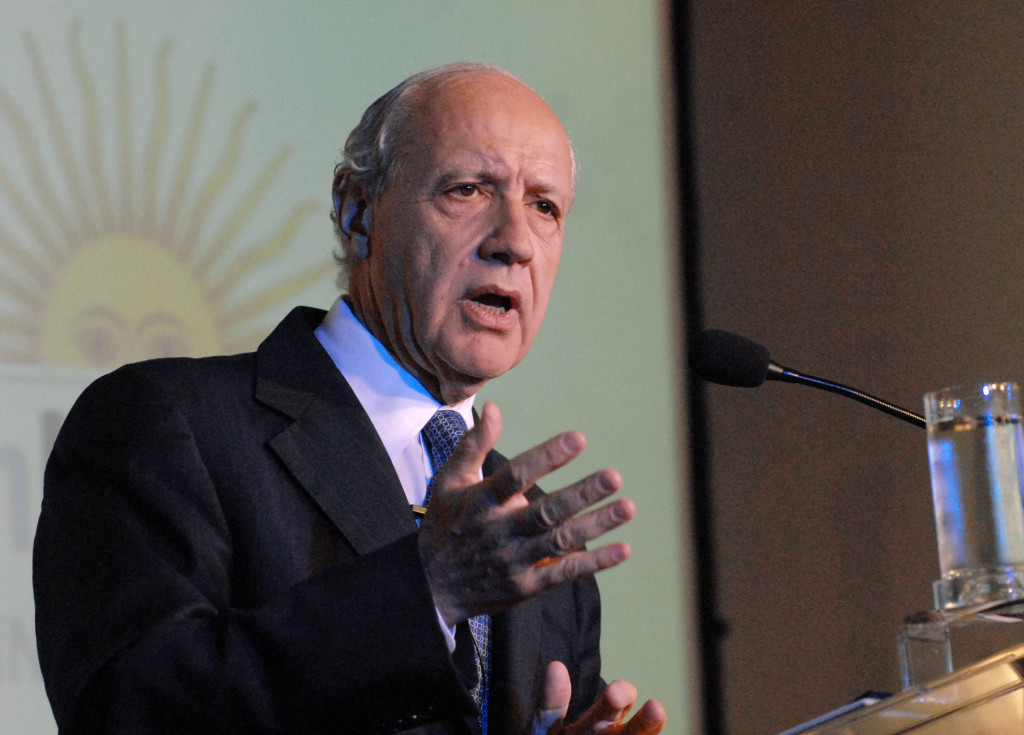 Roberto Lavagna: "Este modelo requiere endeudamiento y termina en un colapso Lavagna1 1024x735