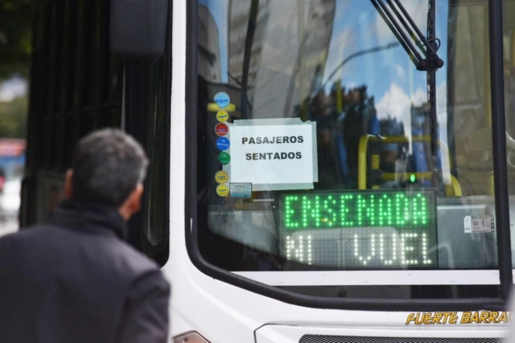 Frecuencia, paradas y vehículos: las nuevas exigencias para pasajeros y choferes de colectivos Bondis 1024x682