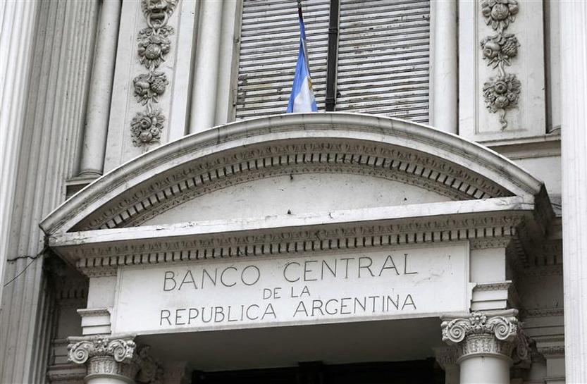 El Gobierno, con el dólar a $ 107, comenzó a pagar el costo de la emisión monetaria Central1