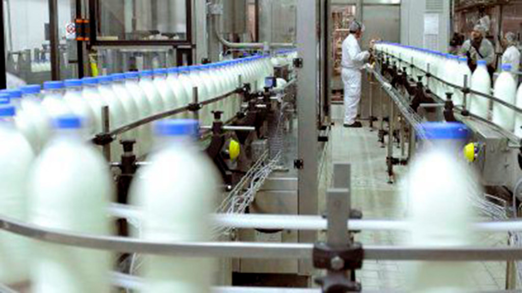 La actividad económica cayó 20,6% en mayo y acumuló una baja de 13,2% en los primeros cinco meses de 2020 Leche1 1024x576