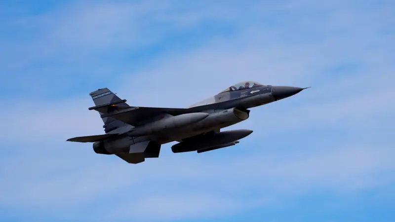 Rumania es el segundo país de la OTAN que denuncia la incursión de drones rusos en su espacio aéreo después de Polonia Avion