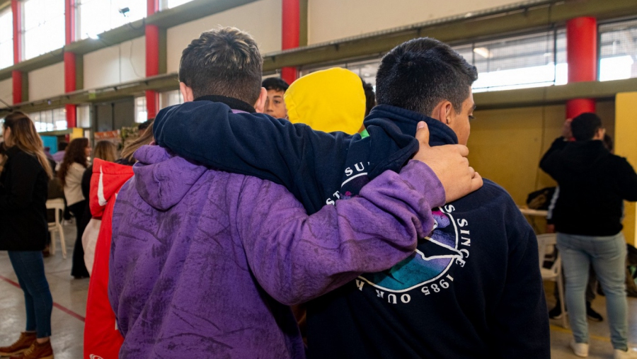 Abrazo 1