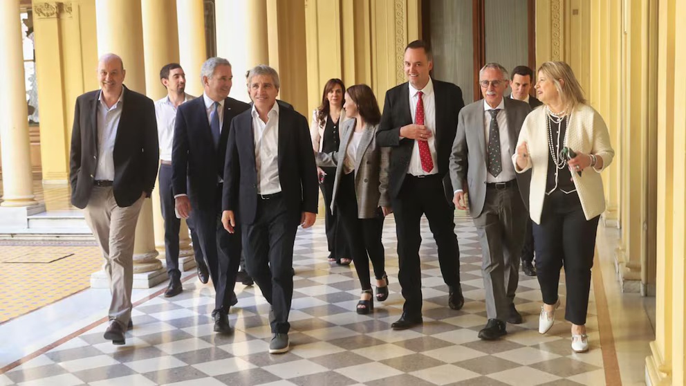 El Gobierno avanzará en la reducción de gastos de cada ministerio y fijó fecha para concretarlo Ministros