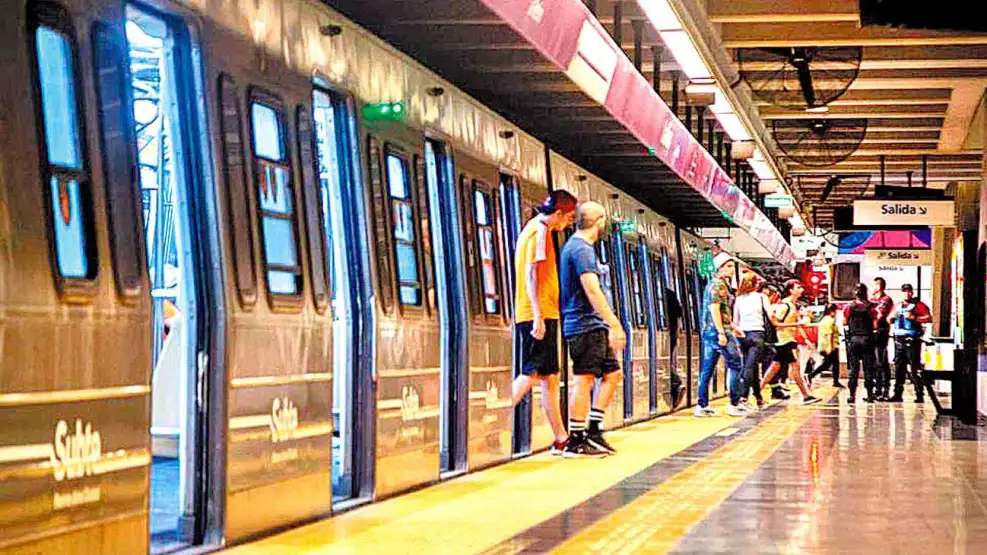 Paro sorpresivo de Metrodelegados en la Línea C del subte: filas y demoras en la estación de Constitución Subte