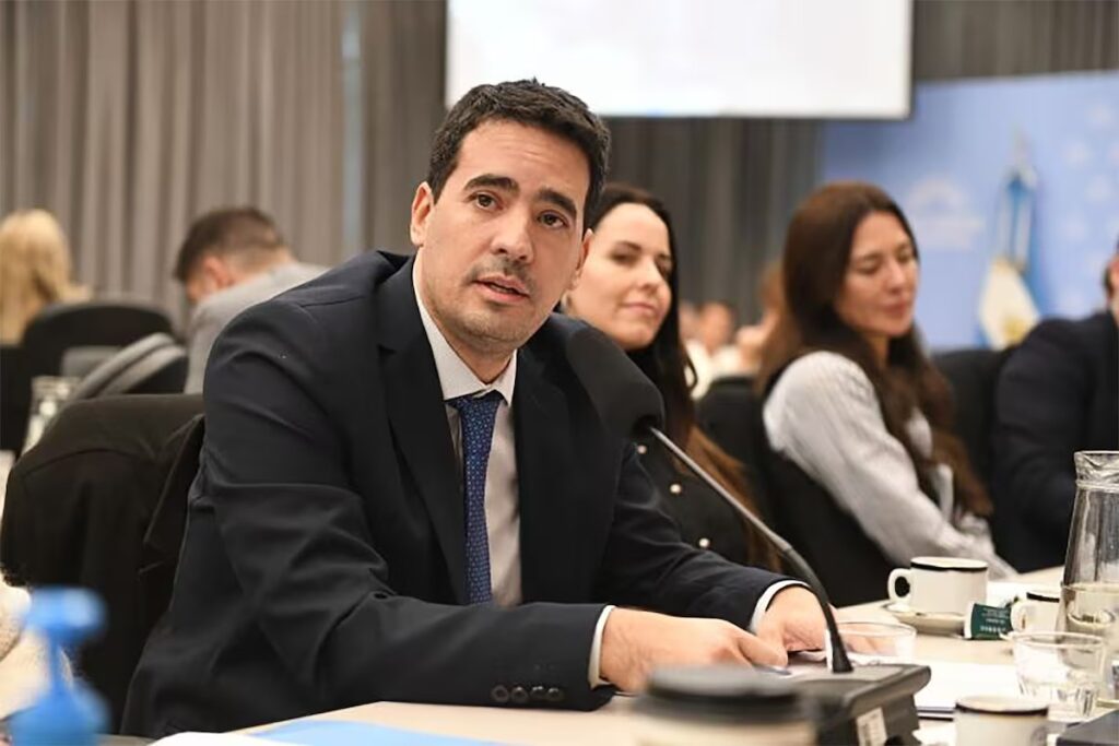 Solo en Off | Las batallas contra la prensa que tuvo el nuevo vocero presidencial Adrián Ravier Vocero 1024x683