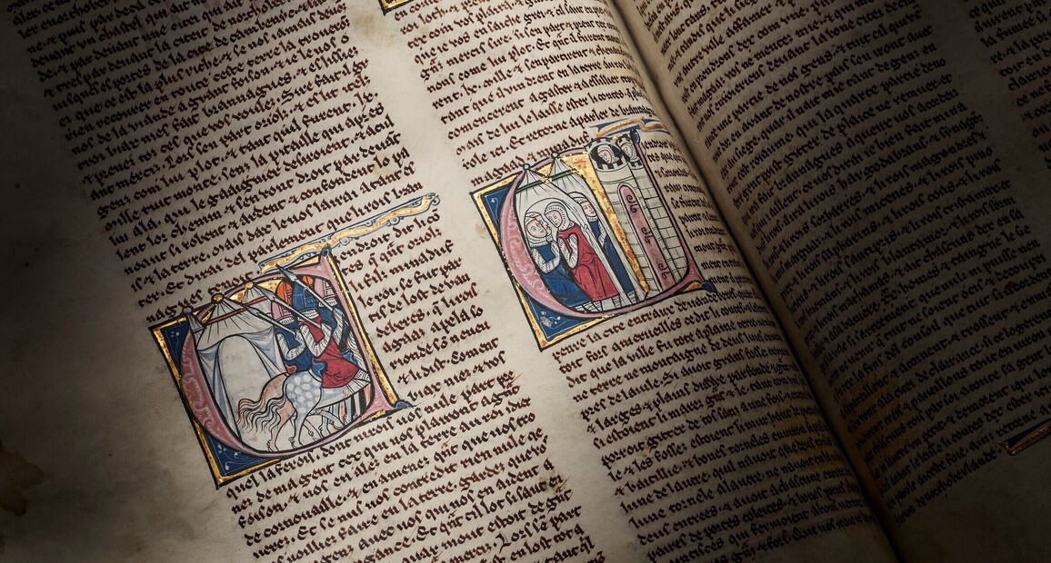 Subastaron un manuscrito medieval sobre la historia del rey Arturo y la búsqueda del Santo Grial que nunca fue expuesto al público