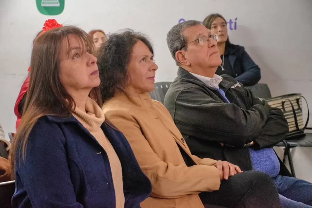 Sentados 1 1024x683